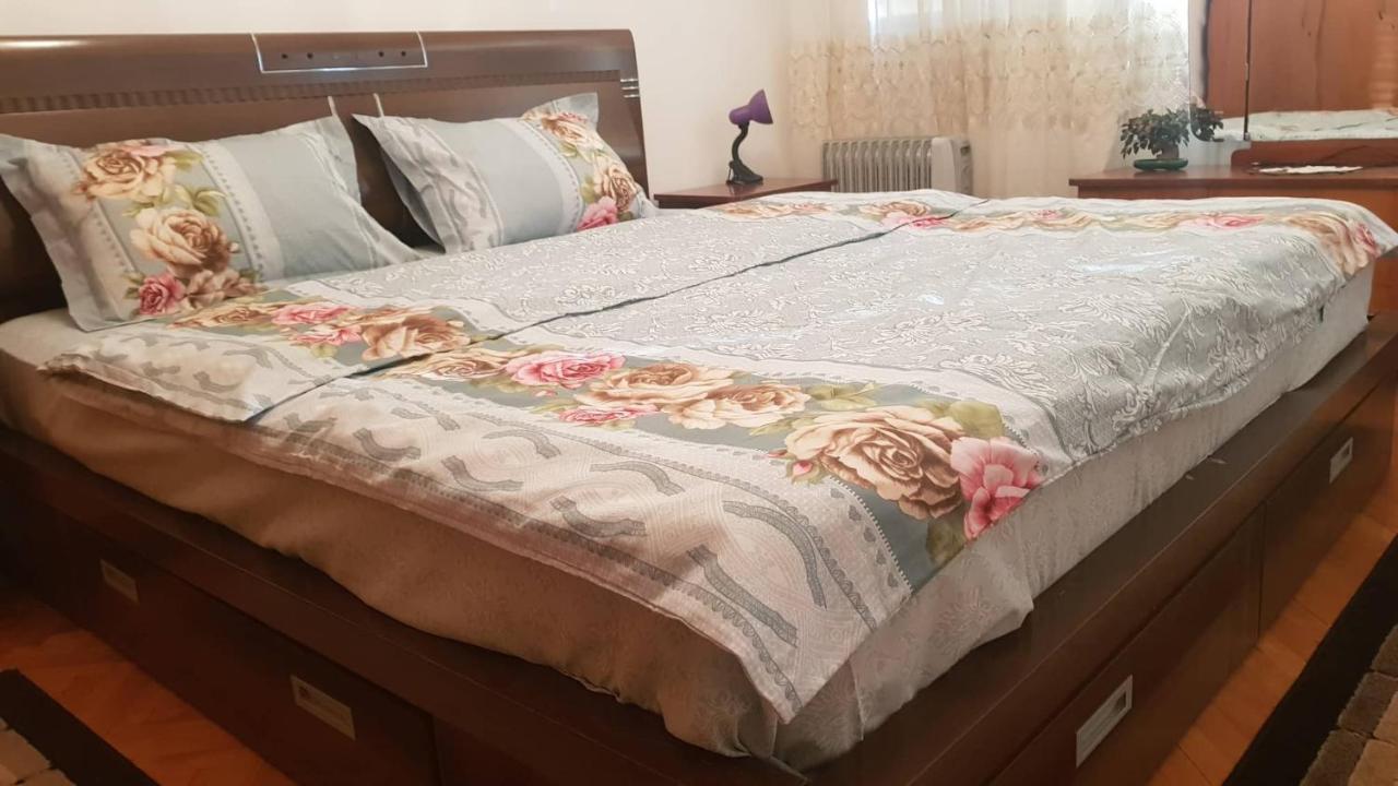 Baston Rent Apartment Podgorica Bagian luar foto
