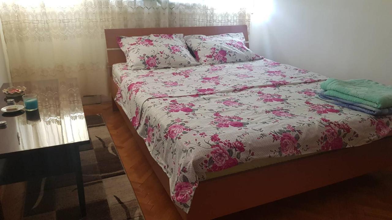 Baston Rent Apartment Podgorica Bagian luar foto